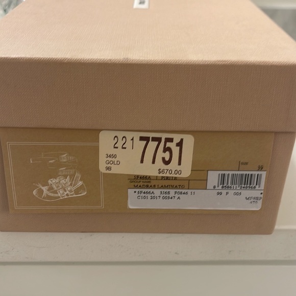 RARE Miu Miu ballet flat. Worn just a handful of times, still in box. - Picture 11 of 11